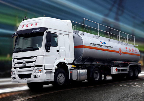 ；吩耸-白色罐装车